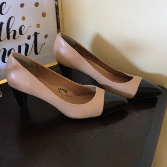 Pumps - Picture 2 of 6